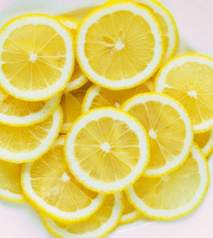 sliced lemons
