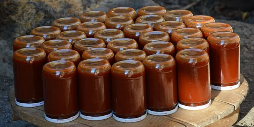 jars of rosehip jam