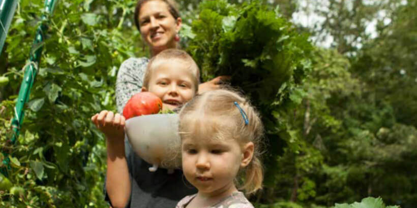 Leah Webb with kids in garden