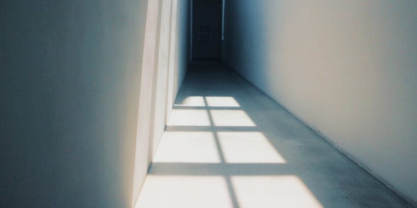 bannersnack_lightreflection_freshfoodsmallspaces light coming through windows