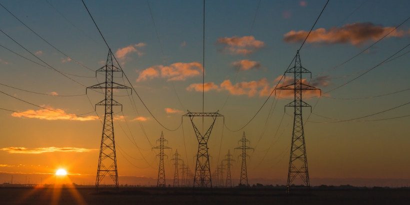 invisiblerainbow-feature-bannersnack powelines