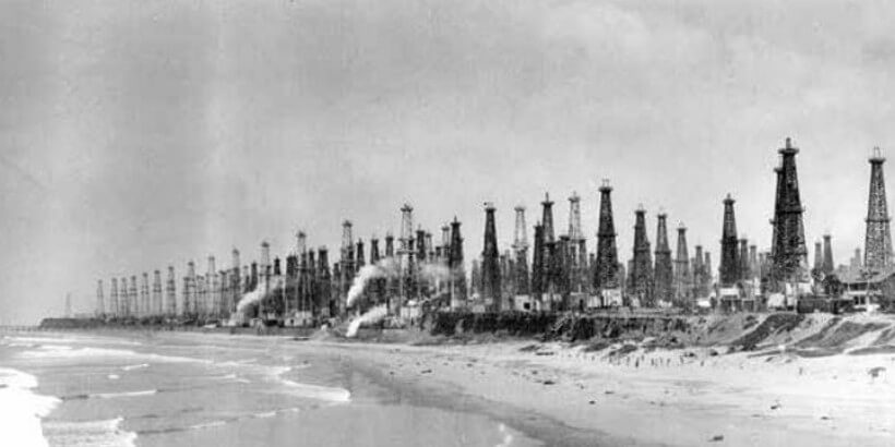 oil_oilpowerandwar oil rigs